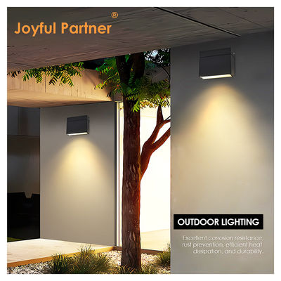 Yukarı ve Aşağı Aydınlatma Modern LED Duvar Montajlı Bahçe Avlu Işıkları 10W Siyah Beyaz Konut Rengi Su geçirmez IP65
